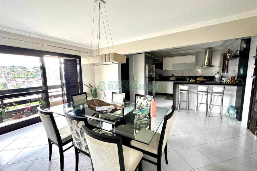 Casa com 360m², 3 dormitórios, 2 vagas, no bairro Cruzeiro em Caxias do Sul para Alugar ou Comprar