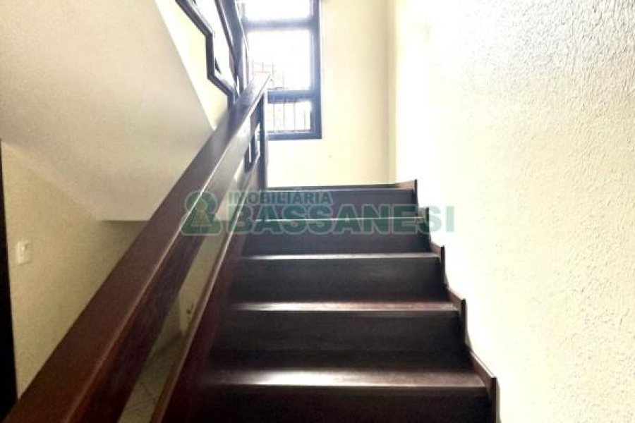 Casa com 360m², 3 dormitórios, 2 vagas, no bairro Cruzeiro em Caxias do Sul para Alugar ou Comprar