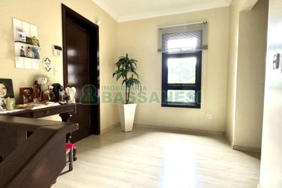 Casa com 360m², 3 dormitórios, 2 vagas, no bairro Cruzeiro em Caxias do Sul para Alugar ou Comprar