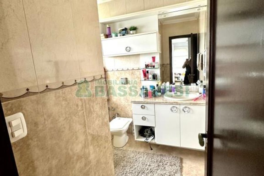 Casa com 360m², 3 dormitórios, 2 vagas, no bairro Cruzeiro em Caxias do Sul para Alugar ou Comprar