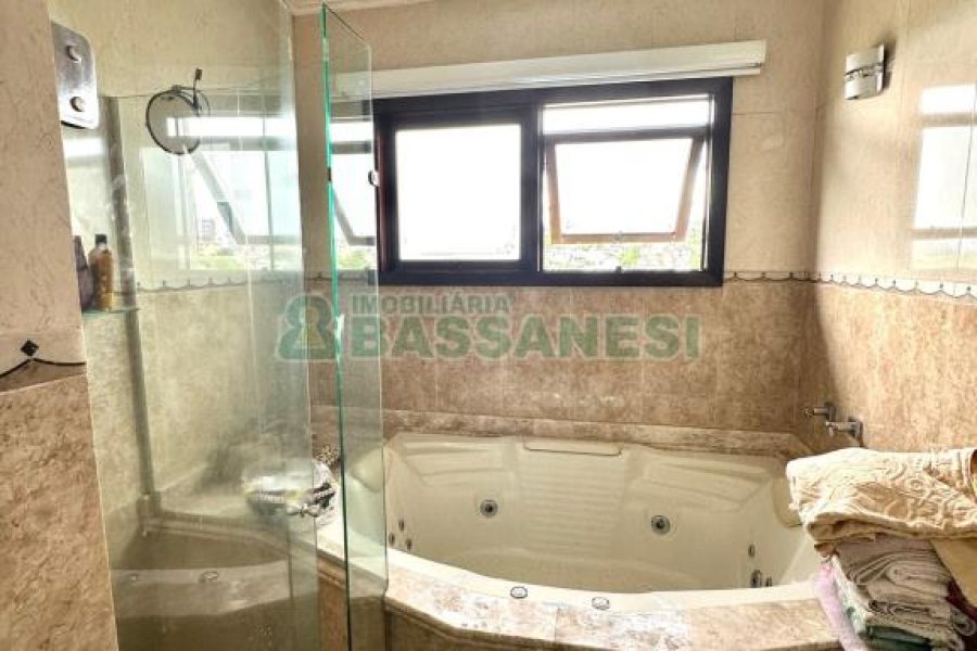 Casa com 360m², 3 dormitórios, 2 vagas, no bairro Cruzeiro em Caxias do Sul para Alugar ou Comprar