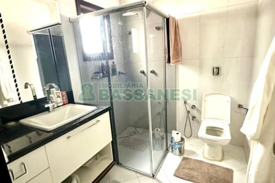 Casa com 360m², 3 dormitórios, 2 vagas, no bairro Cruzeiro em Caxias do Sul para Alugar ou Comprar