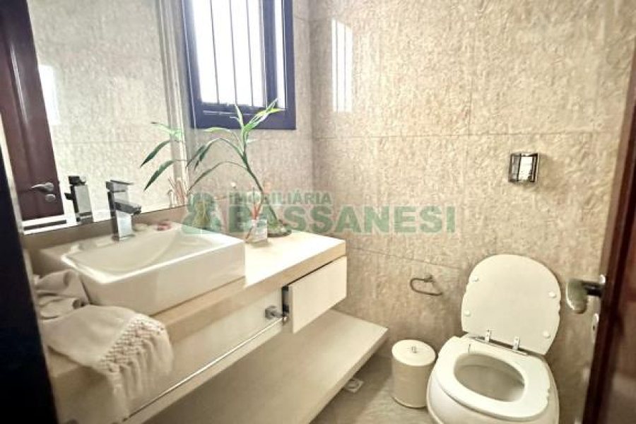 Casa com 360m², 3 dormitórios, 2 vagas, no bairro Cruzeiro em Caxias do Sul para Alugar ou Comprar