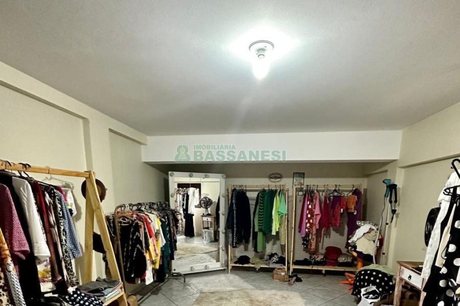 Casa com 360m², 3 dormitórios, 2 vagas, no bairro Cruzeiro em Caxias do Sul para Alugar ou Comprar
