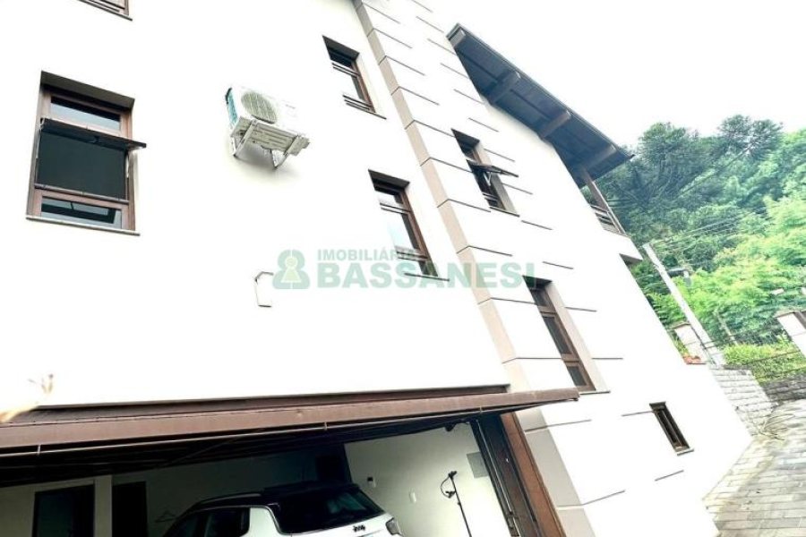 Casa com 360m², 3 dormitórios, 2 vagas, no bairro Cruzeiro em Caxias do Sul para Alugar ou Comprar