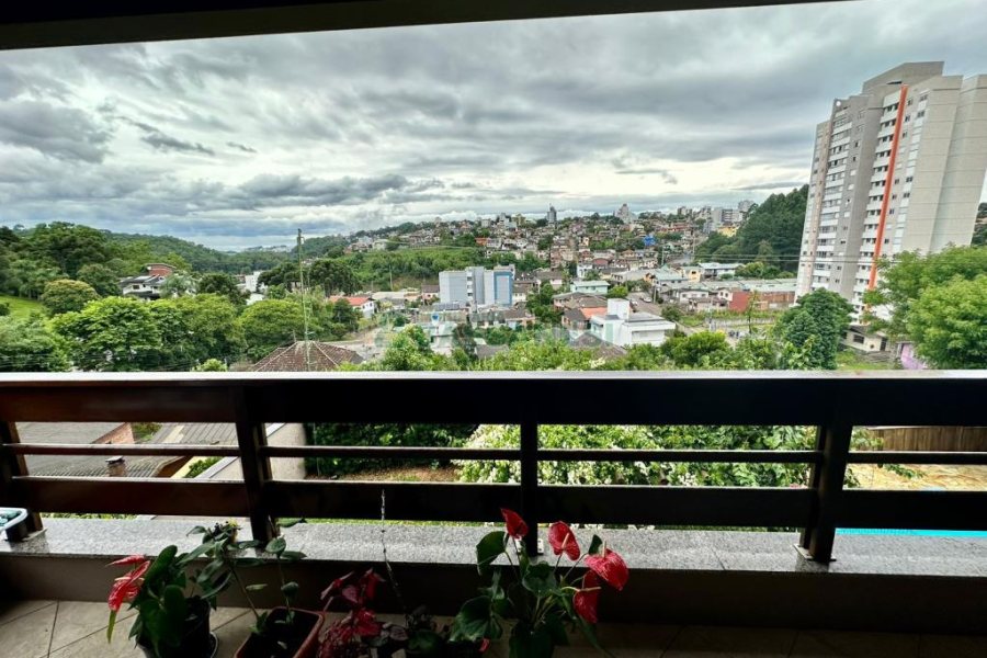 Casa com 360m², 3 dormitórios, 2 vagas, no bairro Cruzeiro em Caxias do Sul para Alugar ou Comprar