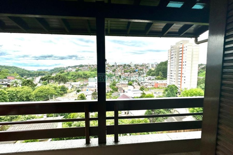 Casa com 360m², 3 dormitórios, 2 vagas, no bairro Cruzeiro em Caxias do Sul para Alugar ou Comprar