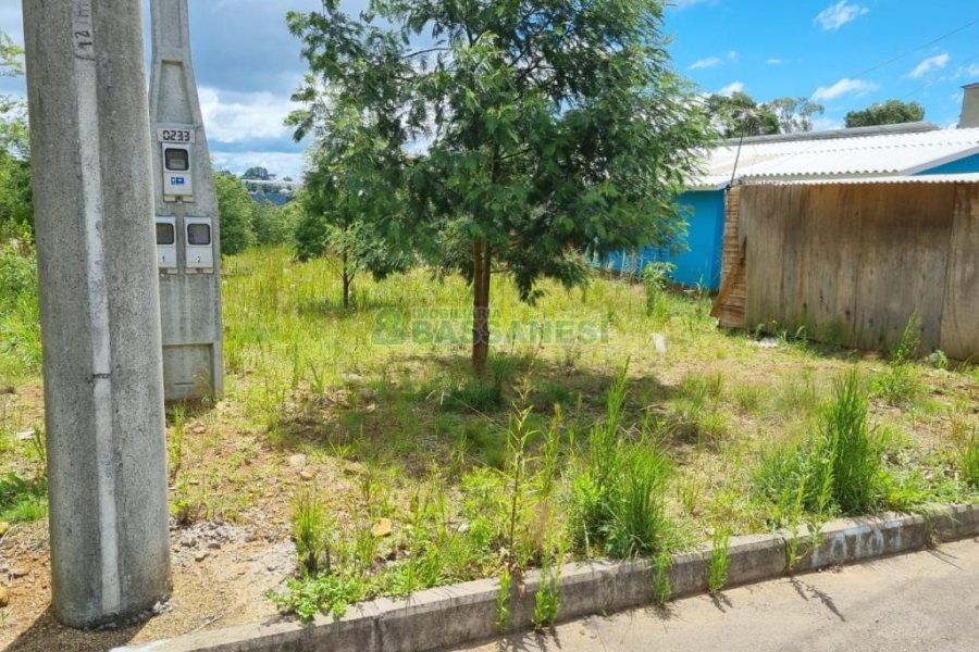 Terreno com 330m², no bairro De Zorzi em Caxias do Sul para Comprar