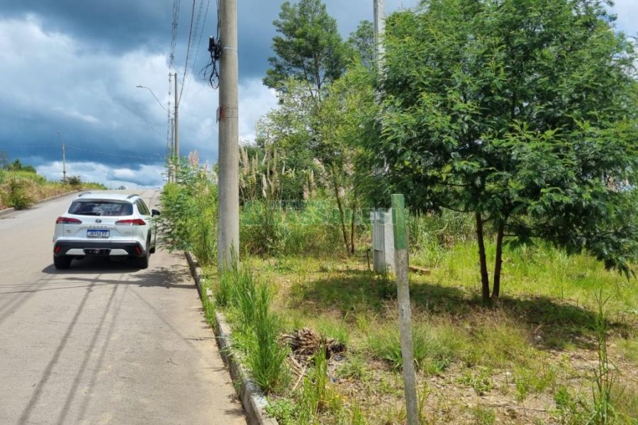 Terreno com 330m², no bairro De Zorzi em Caxias do Sul para Comprar