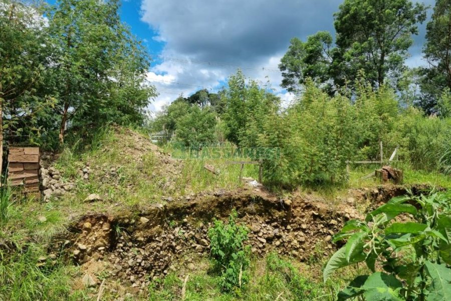 Terreno com 330m², no bairro De Zorzi em Caxias do Sul para Comprar