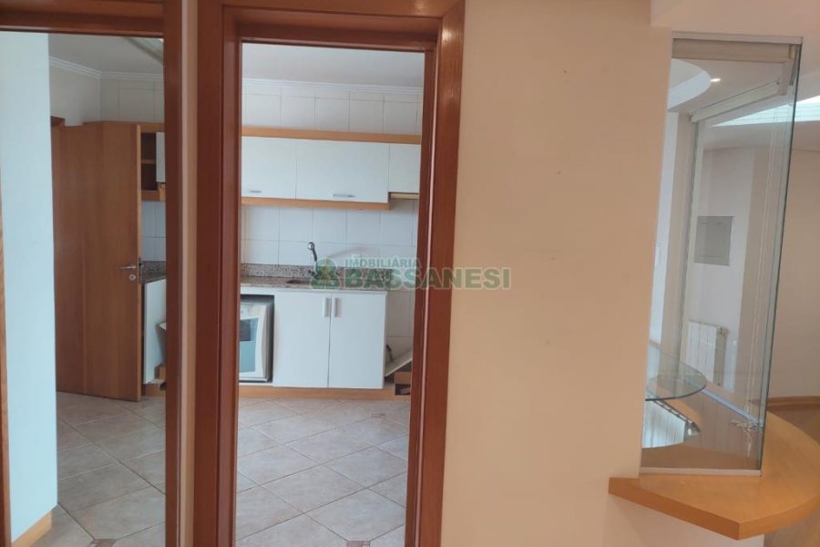 Apartamento com 187m², 3 dormitórios, 4 vagas, no bairro Centro em Caxias do Sul para Comprar