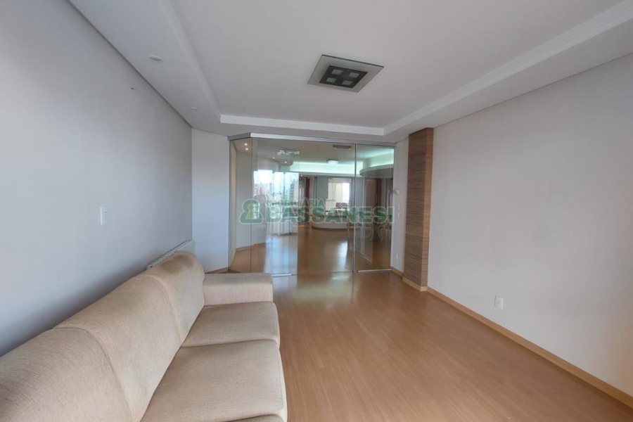 Apartamento com 187m², 3 dormitórios, 4 vagas, no bairro Centro em Caxias do Sul para Comprar