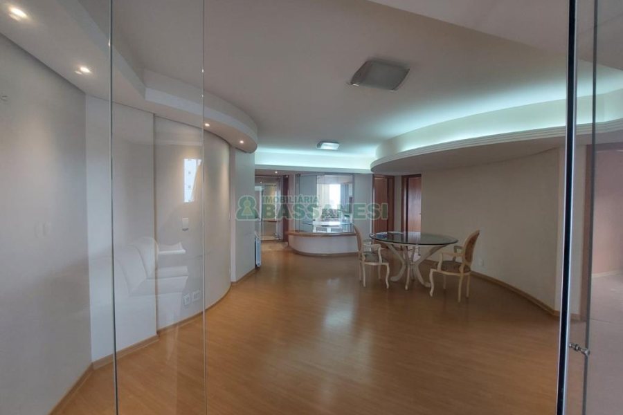 Apartamento com 187m², 3 dormitórios, 4 vagas, no bairro Centro em Caxias do Sul para Comprar