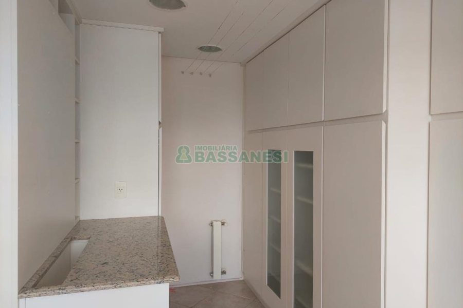 Apartamento com 187m², 3 dormitórios, 4 vagas, no bairro Centro em Caxias do Sul para Comprar