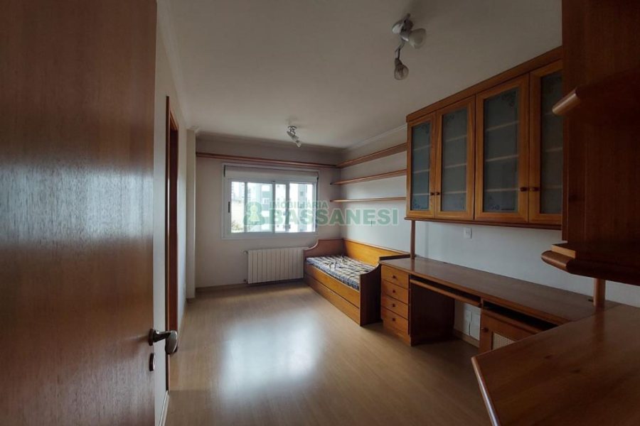 Apartamento com 187m², 3 dormitórios, 4 vagas, no bairro Centro em Caxias do Sul para Comprar