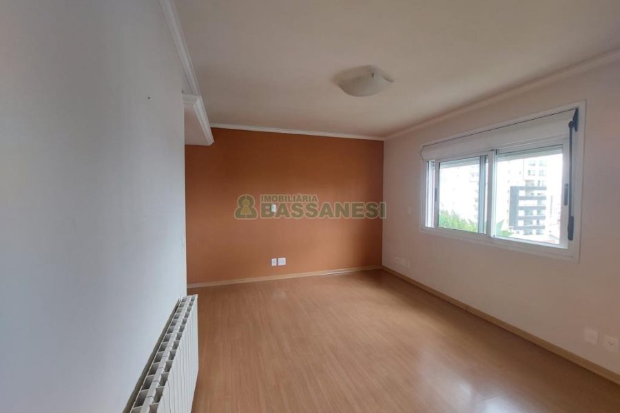 Apartamento com 187m², 3 dormitórios, 4 vagas, no bairro Centro em Caxias do Sul para Comprar