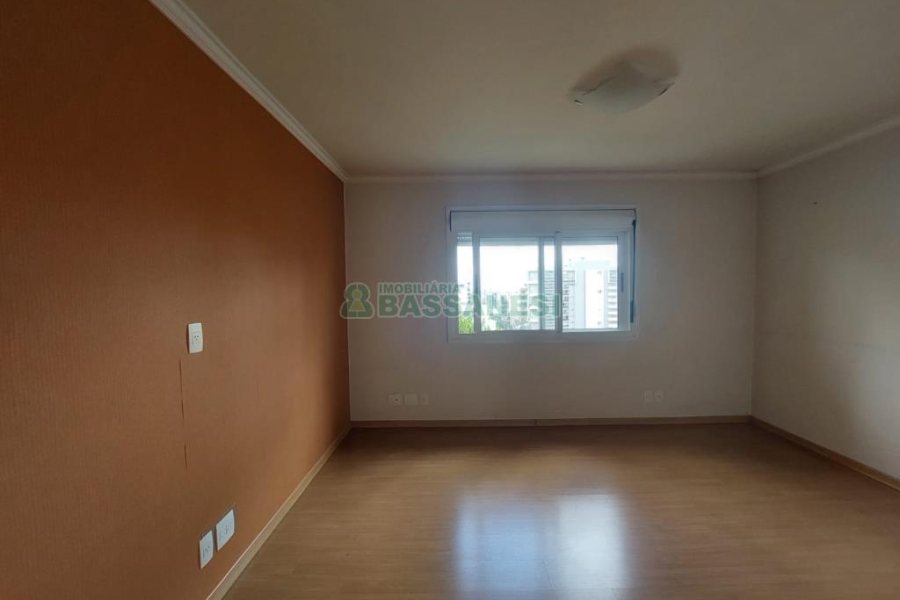 Apartamento com 187m², 3 dormitórios, 4 vagas, no bairro Centro em Caxias do Sul para Comprar
