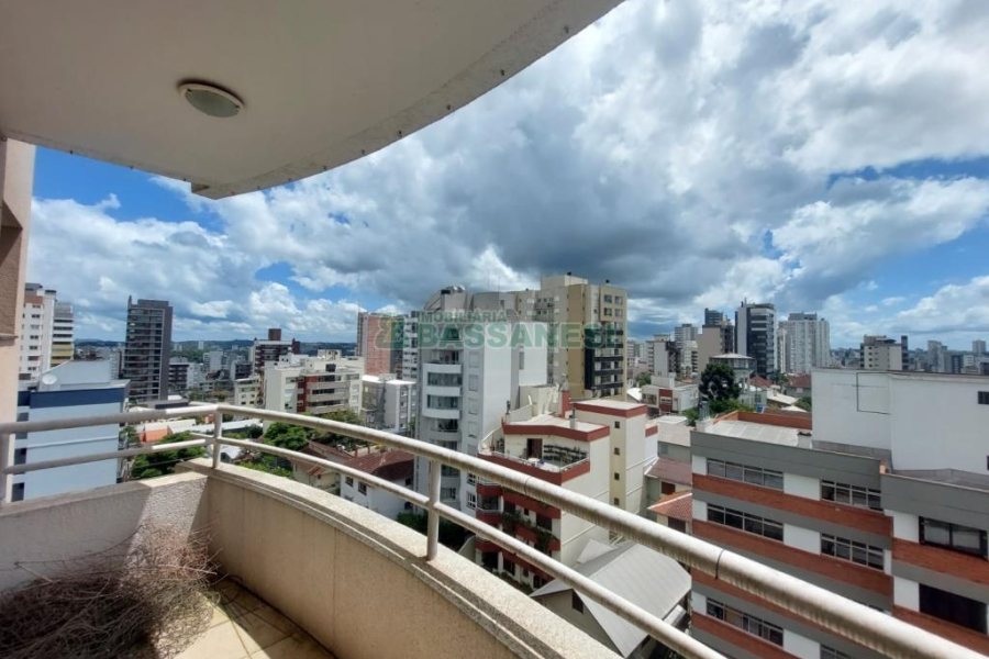 Apartamento com 187m², 3 dormitórios, 4 vagas, no bairro Centro em Caxias do Sul para Comprar