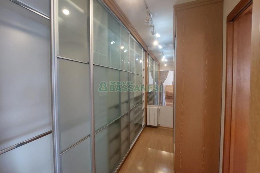 Apartamento com 187m², 3 dormitórios, 4 vagas, no bairro Centro em Caxias do Sul para Comprar