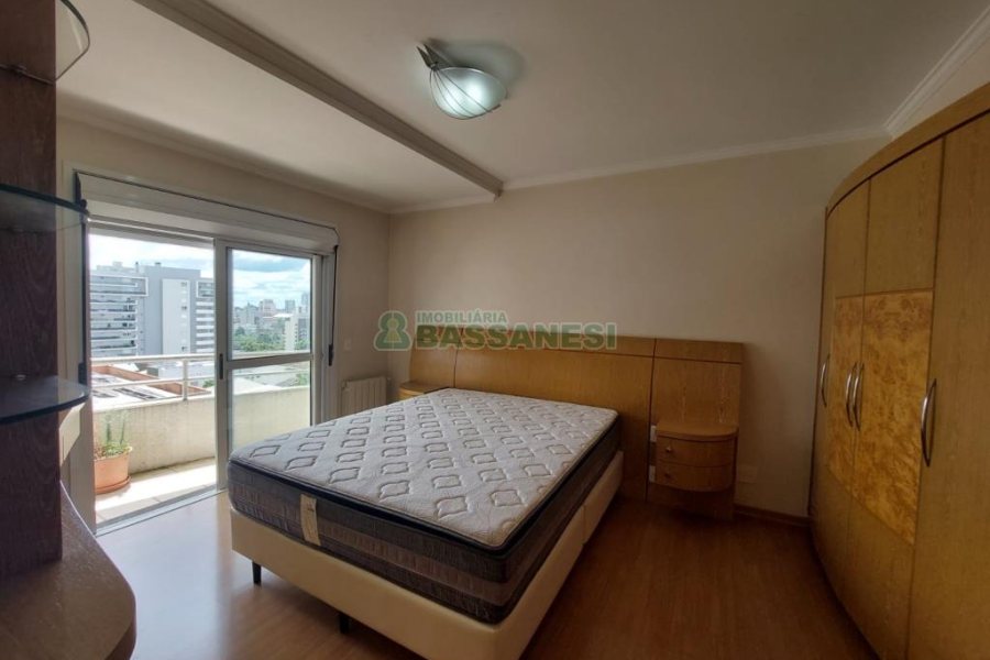 Apartamento com 187m², 3 dormitórios, 4 vagas, no bairro Centro em Caxias do Sul para Comprar