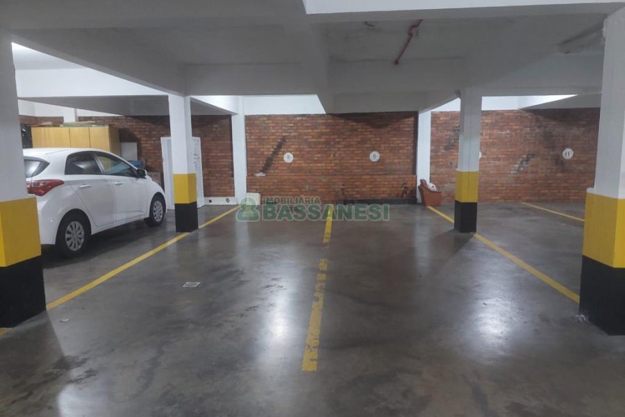 Apartamento com 187m², 3 dormitórios, 4 vagas, no bairro Centro em Caxias do Sul para Comprar