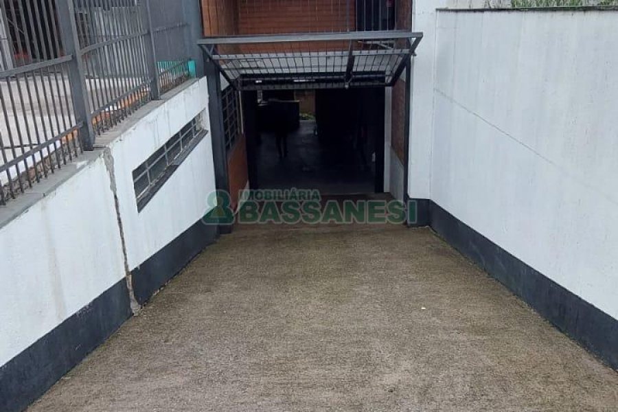 Pavilhão com 700m², no bairro Cinquentenário em Caxias do Sul para Alugar