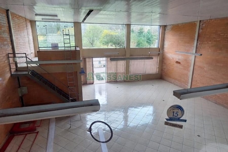 Pavilhão com 700m², no bairro Cinquentenário em Caxias do Sul para Alugar