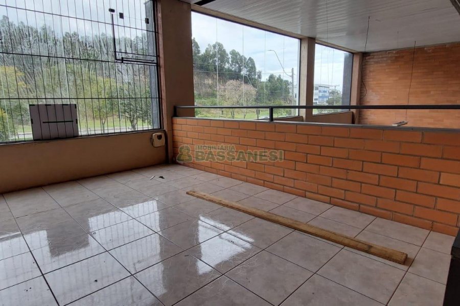Pavilhão com 700m², no bairro Cinquentenário em Caxias do Sul para Alugar