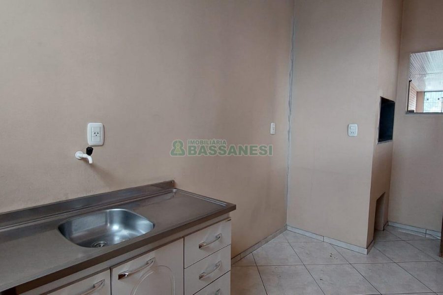 Pavilhão com 700m², no bairro Cinquentenário em Caxias do Sul para Alugar