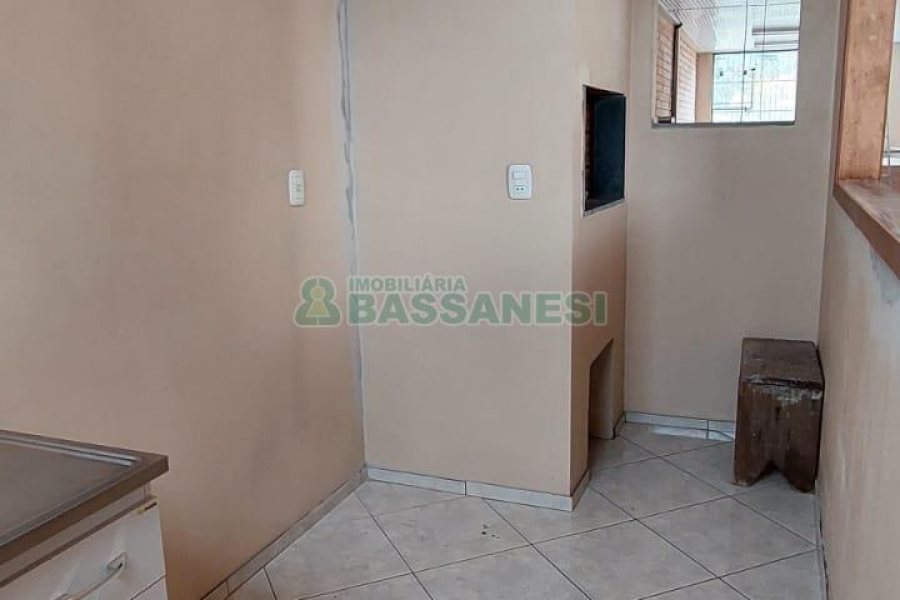 Pavilhão com 700m², no bairro Cinquentenário em Caxias do Sul para Alugar