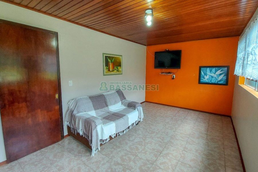 Casa com 220m², 4 dormitórios, 2 vagas, no bairro Santa Catarina em Caxias do Sul para Comprar