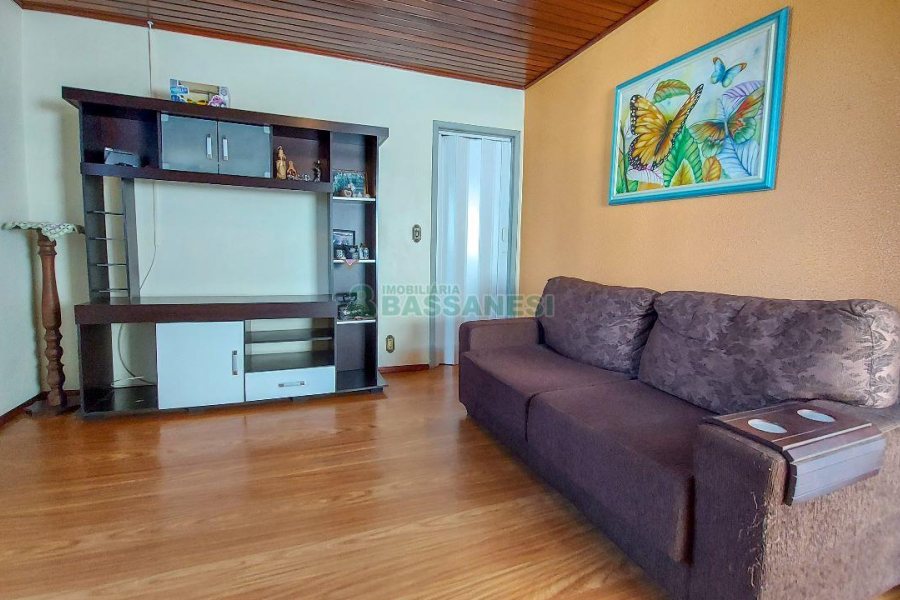 Casa com 220m², 4 dormitórios, 2 vagas, no bairro Santa Catarina em Caxias do Sul para Comprar