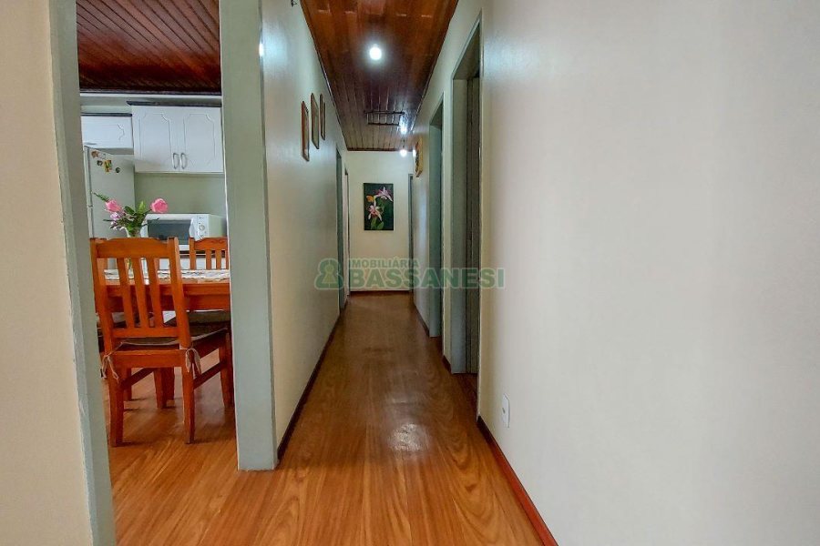 Casa com 220m², 4 dormitórios, 2 vagas, no bairro Santa Catarina em Caxias do Sul para Comprar