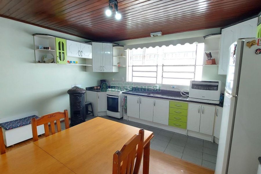 Casa com 220m², 4 dormitórios, 2 vagas, no bairro Santa Catarina em Caxias do Sul para Comprar