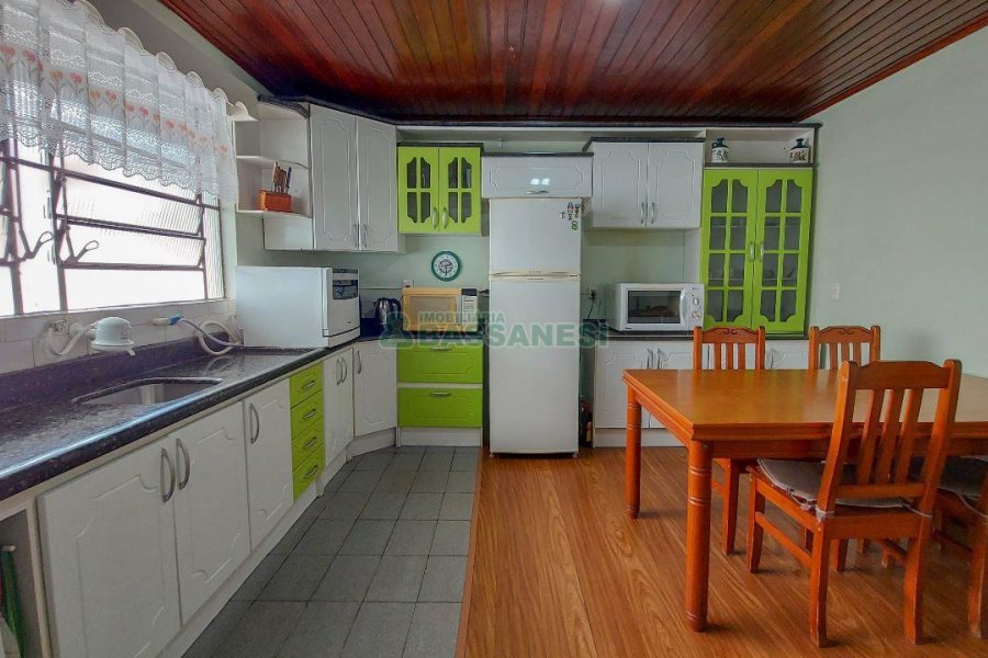 Casa com 220m², 4 dormitórios, 2 vagas, no bairro Santa Catarina em Caxias do Sul para Comprar