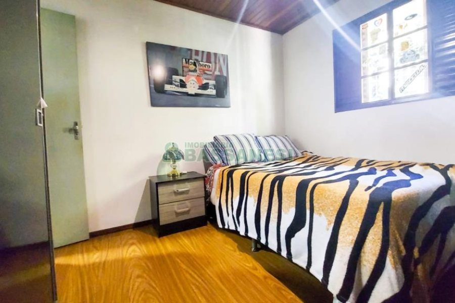 Casa com 220m², 4 dormitórios, 2 vagas, no bairro Santa Catarina em Caxias do Sul para Comprar