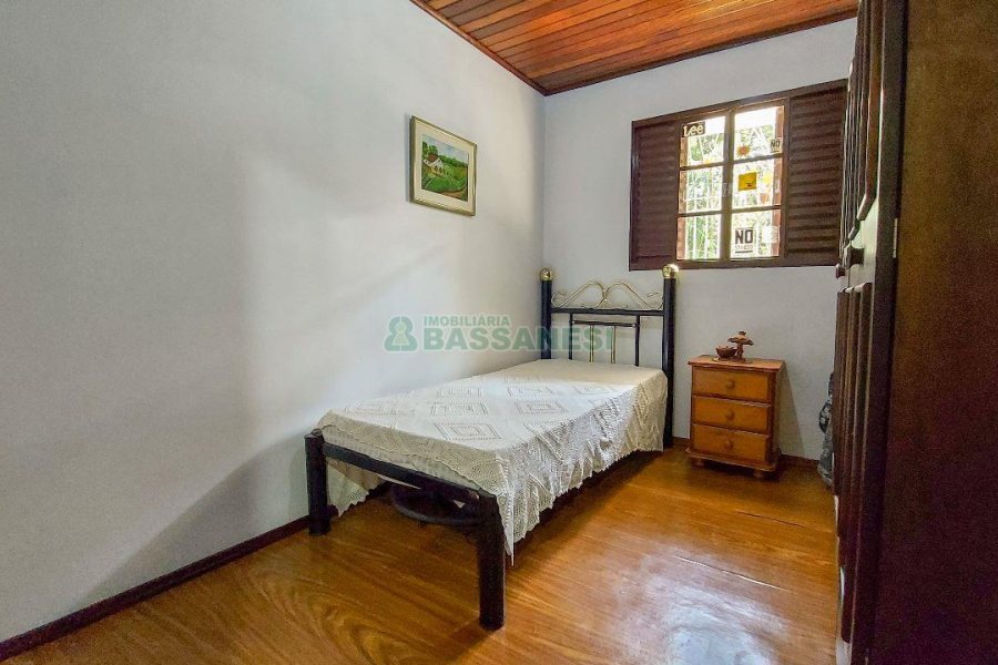 Casa com 220m², 4 dormitórios, 2 vagas, no bairro Santa Catarina em Caxias do Sul para Comprar