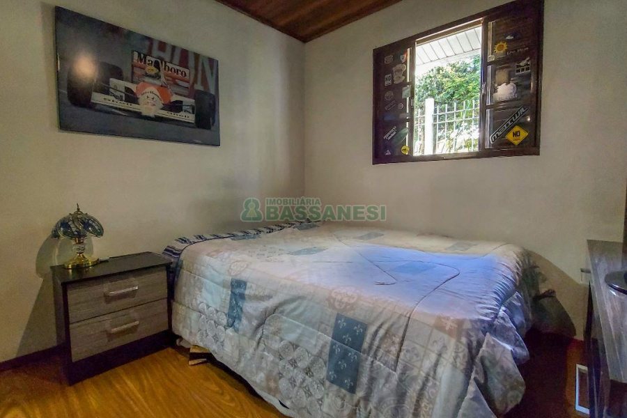 Casa com 220m², 4 dormitórios, 2 vagas, no bairro Santa Catarina em Caxias do Sul para Comprar
