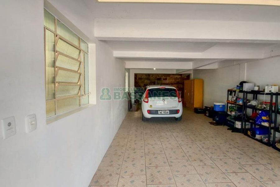 Casa com 220m², 4 dormitórios, 2 vagas, no bairro Santa Catarina em Caxias do Sul para Comprar