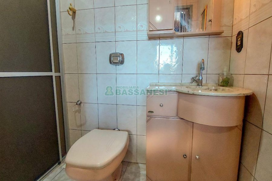 Casa com 220m², 4 dormitórios, 2 vagas, no bairro Santa Catarina em Caxias do Sul para Comprar