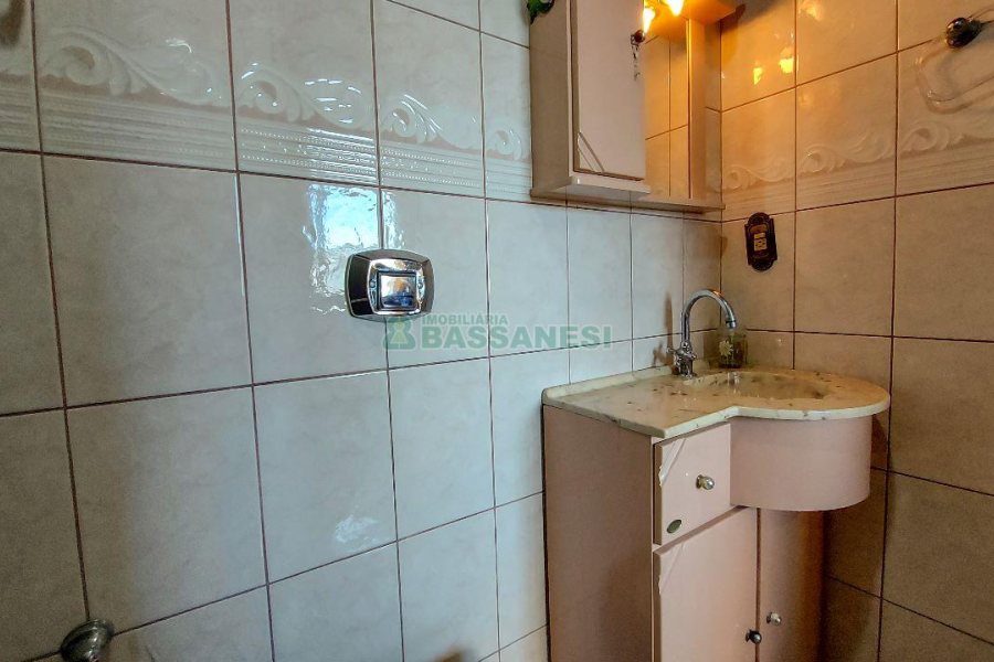 Casa com 220m², 4 dormitórios, 2 vagas, no bairro Santa Catarina em Caxias do Sul para Comprar