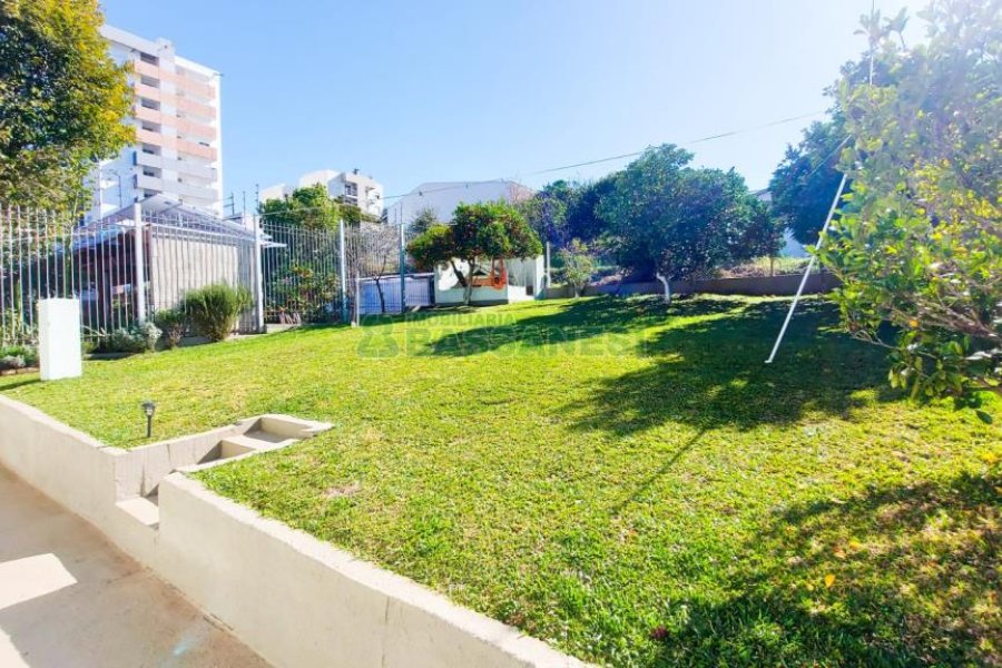 Casa com 220m², 4 dormitórios, 2 vagas, no bairro Santa Catarina em Caxias do Sul para Comprar