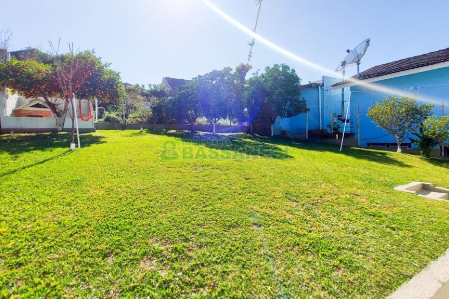 Casa com 220m², 4 dormitórios, 2 vagas, no bairro Santa Catarina em Caxias do Sul para Comprar