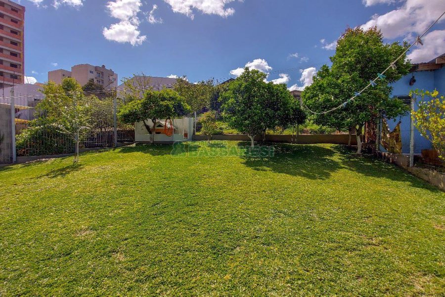 Casa com 220m², 4 dormitórios, 2 vagas, no bairro Santa Catarina em Caxias do Sul para Comprar