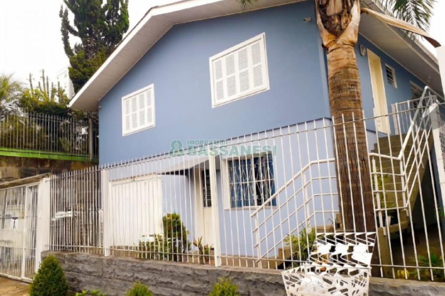 Casa com 220m², 4 dormitórios, 2 vagas, no bairro Santa Catarina em Caxias do Sul para Comprar
