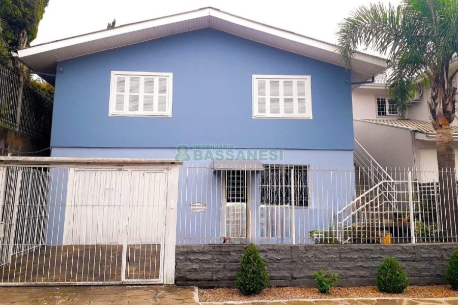 Casa com 220m², 4 dormitórios, 2 vagas, no bairro Santa Catarina em Caxias do Sul para Comprar