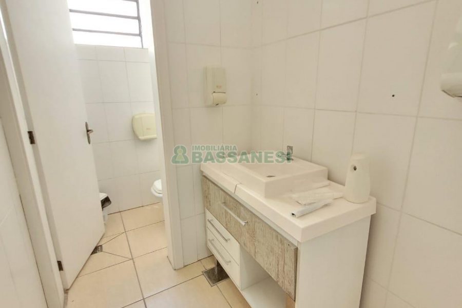 Loja com 200m², 1 vaga, no bairro Pio X em Caxias do Sul para Alugar