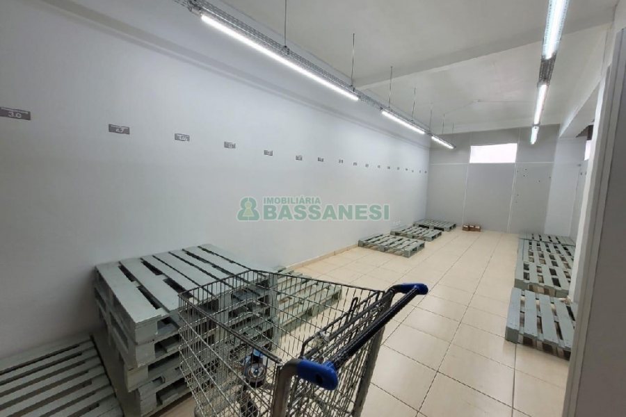 Loja com 200m², 1 vaga, no bairro Pio X em Caxias do Sul para Alugar