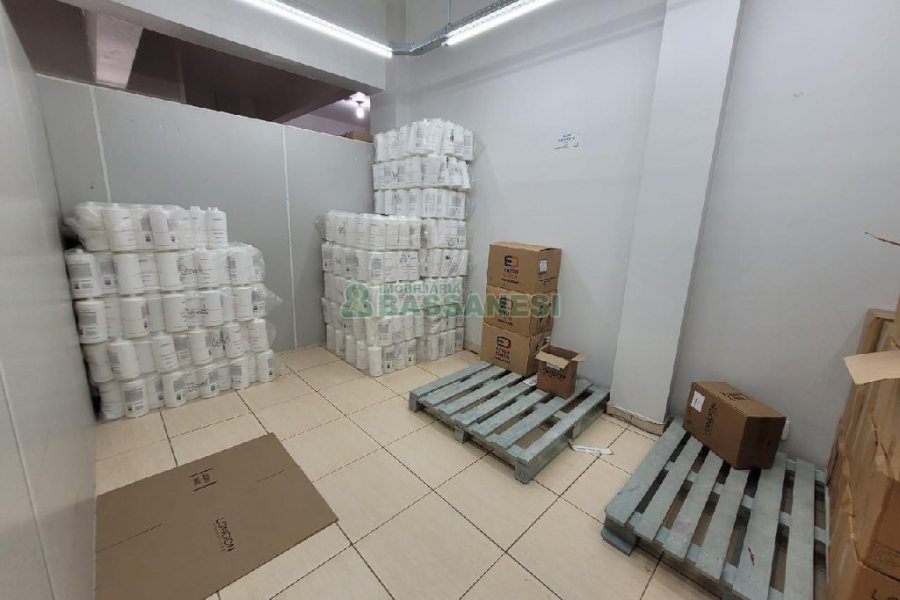 Loja com 200m², 1 vaga, no bairro Pio X em Caxias do Sul para Alugar