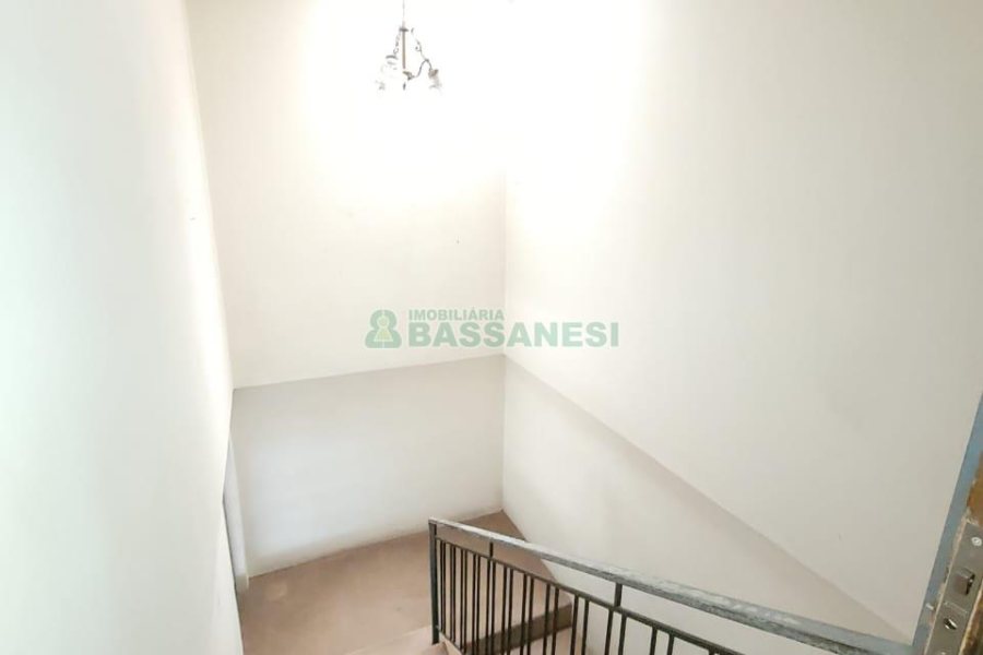 Casa com 335m², 6 dormitórios, 2 vagas, no bairro Exposição em Caxias do Sul para Comprar